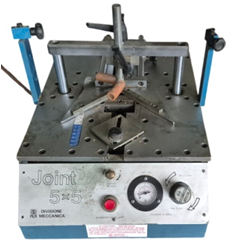 Masina automata pentru capsat